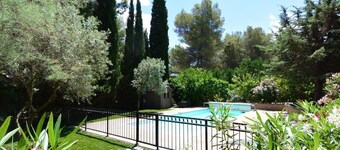 Alpilles Luberon Air-conditioned Spa Heated swimming pool Petanque Table soccer