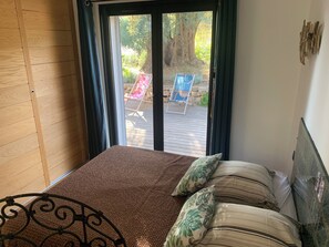 2 bedrooms, iron/ironing board, travel crib, free WiFi