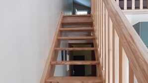 A wooden staircase with a handrail, leading to a higher level. - Bidart, pretty apartment for 4 people, close to beaches and center of Guéthary  (Bidart)