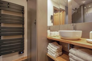 Douche, serviettes fournies