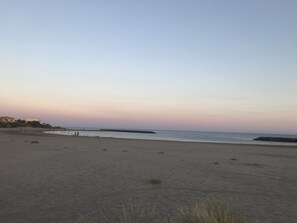 Beach nearby - Villa 5 ⭐️ 50m from the beach with heated infinity pool (Agde)