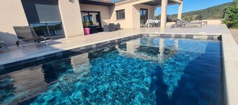 Romslig hytte med fantastisk utsikt