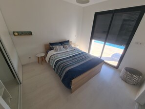 4 bedrooms, iron/ironing board, WiFi, bed sheets - Spacious cottage with stunning views (Balazuc)