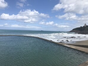 Una spiaggia nelle vicinanze, teli da spiaggia