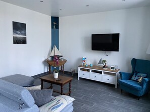 Smart TV, fireplace, DVD player, books