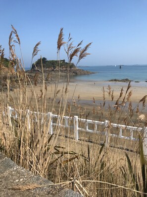Beach nearby, beach towels