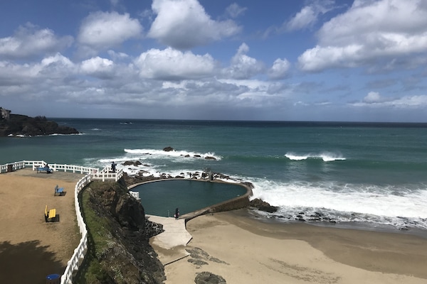 Beach nearby, beach towels