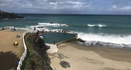 6-person weekly and weekend rental by the sea.