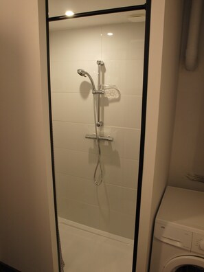 Bathtub - The sea for garden, home to four feet in water (Penmarch)