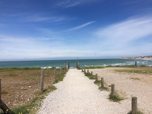 Plage à proximité, chaises longues