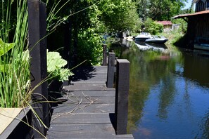 Property grounds - Cabin-style house on the Cazaux canal (15 min from Arcachon) with private pontoon (La Teste-De-Buch)