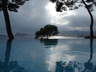 Villa nestled under the pines with panoramic sea view and infinity pool