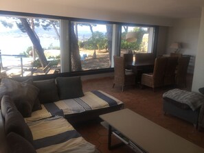 Smart TV, fireplace, table tennis, books - Villa nestled under the pines with panoramic sea view and infinity pool (LA CIOTAT)