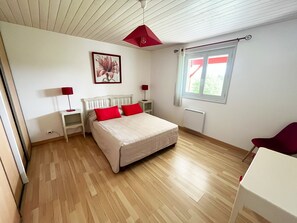 1 habitación, tabla de planchar con plancha y wifi gratis