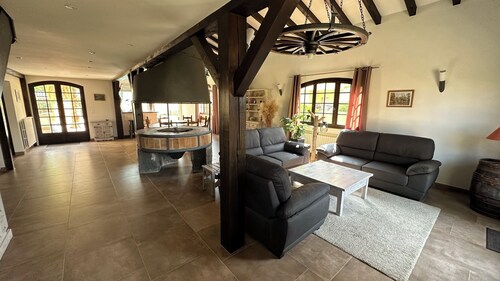 Charming villa 150 m from the sea with heated pool