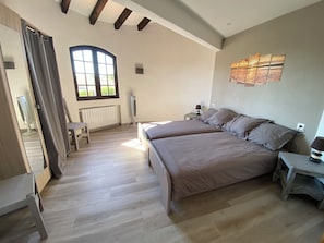 4 bedrooms, travel cot, free WiFi, bed sheets