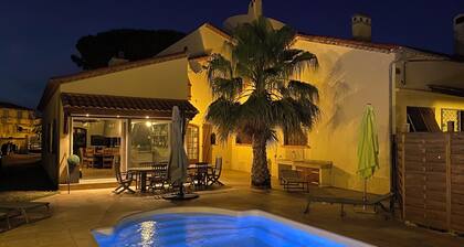 Charming villa 150 m from the sea with heated pool