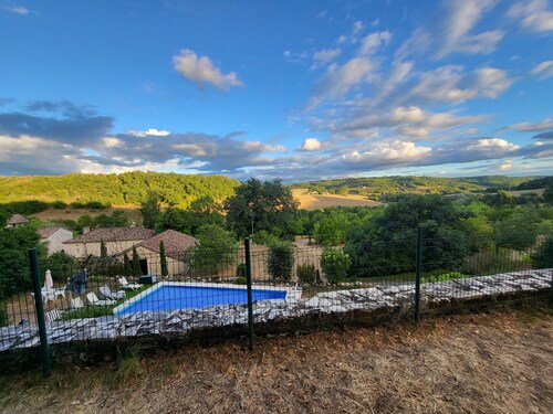 Country house, quiet location, private pool. Country house. Magnificent view.