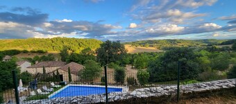 Maison de campagne, au calme, piscine privée. Country house. Magnificent view.