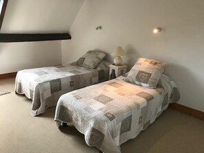 4 dormitorios, escritorio, tabla de planchar con plancha y wifi gratis