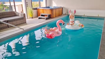 Innenpool, beheizter Pool