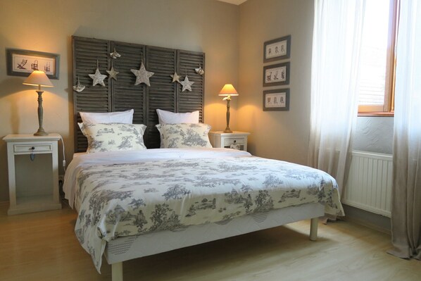 2 bedrooms, iron/ironing board, WiFi, bed sheets