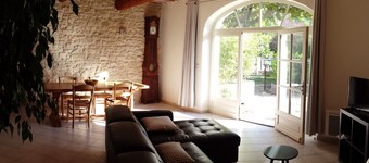 Charming single-storey gîte in a late 19th-century Provencal farmhouse (3*)