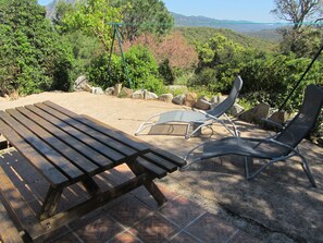 تناول الطعام بالخارج