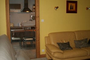 TV, DVD player, livros