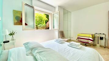 3 chambres, bureau, fer et planche à repasser, lit parapluie