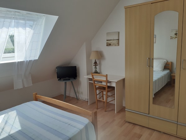 Unclassified image, 1 of 21, button - Maisonnette 1Km from beaches and shops for 4 people. Pets welcome (Erdeven)