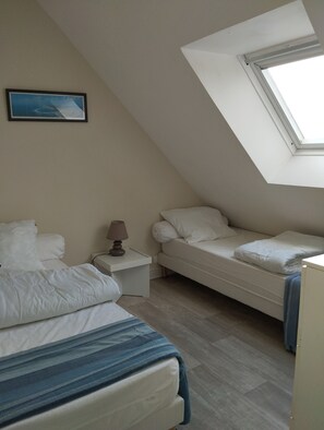 2 bedrooms, desk, iron/ironing board, free WiFi