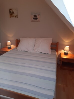 2 bedrooms, desk, iron/ironing board, free WiFi