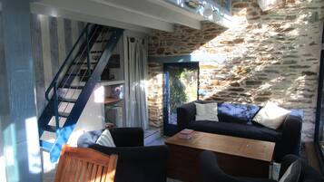 Livres, chaîne hi-fi