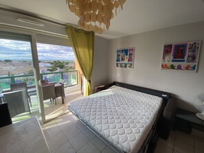 1 bedroom, iron/ironing board, travel cot, free WiFi