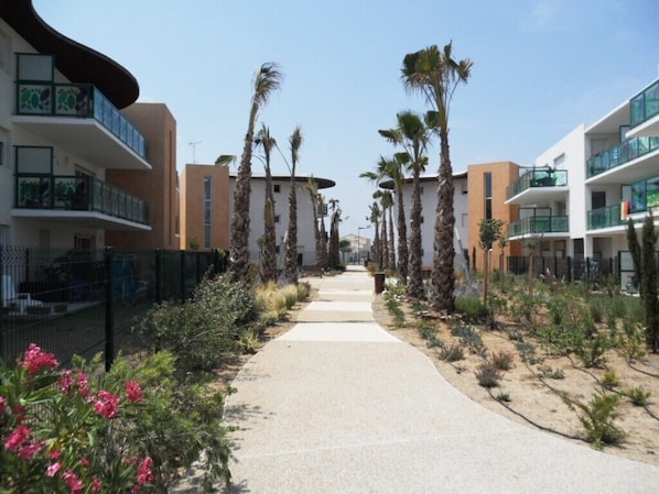 Property grounds - VALRAS - SERIGNAN Rental Apartment 4 Pers. (Sérignan)