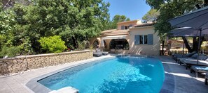 Outdoor pool, a heated pool - Provencal villa 215 m2, 5 bedrooms, air conditioning, swimming pool, garden 2800 m2, Isle sur Sorgue (L'isle-Sur-La-Sorgue)