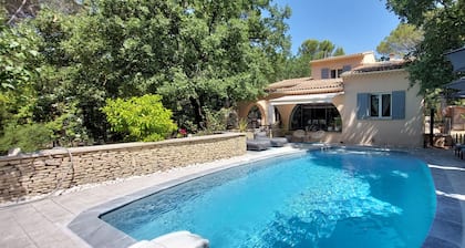 Provenzalische Villa 215 m2, 5 Schlafzimmer, Klimaanlage, Pool, Garten 2800 m2, Isle sur Sorgue