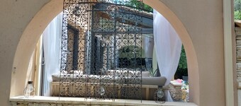Provencal villa 215 m2, 5 bedrooms, air conditioning, swimming pool, garden 2800 m2, Isle sur Sorgue