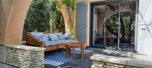 Provencal villa 215 m2, 5 bedrooms, air conditioning, swimming pool, garden 2800 m2, Isle sur Sorgue