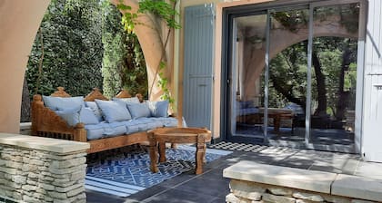 Provencal villa 215 m2, 5 bedrooms, air conditioning, swimming pool, garden 2800 m2, Isle sur Sorgue