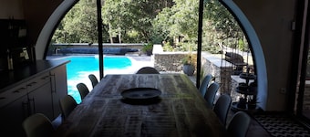 Provencal villa 215 m2, 5 bedrooms, air conditioning, swimming pool, garden 2800 m2, Isle sur Sorgue
