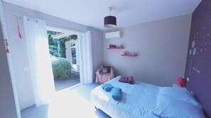 3 slaapkamers, een strijkplank/strijkijzer, reisbedje, gratis wifi