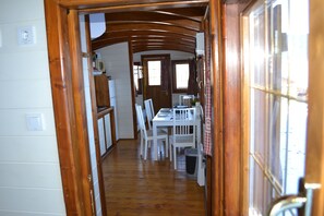 Dining - Renting a comfortable wooden trailer at the farm on the Vercors (Autrans-Méaudre En Vercors)