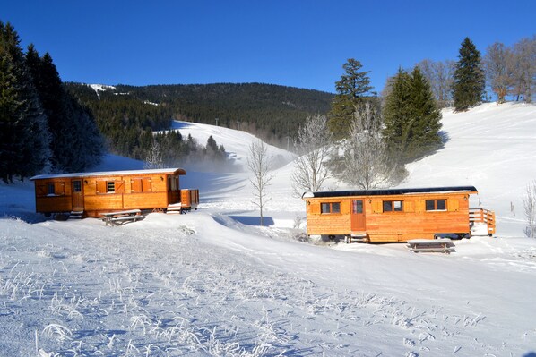 Exterior - Renting a comfortable wooden trailer at the farm on the Vercors (Autrans-Méaudre En Vercors)