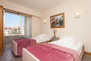 1 chambre, fer et planche à repasser, Wi-Fi, draps fournis