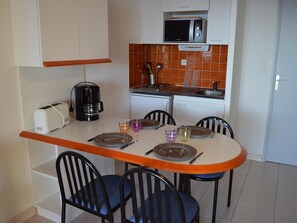 Microwave, coffee/tea maker - Studio cabin Banyuls 4 pers, sea view, parking, WiFi (Banyuls-sur-Mer)