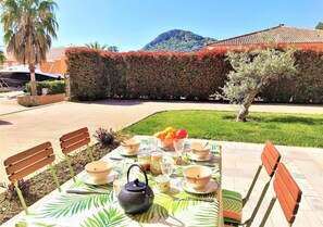Outdoor dining - New air-conditioned apartment 4 pers with garden near the beaches of Saint Florent (Oletta)