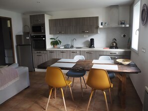 Fridge, microwave, oven, stovetop - Corsican charming house  (Brando)