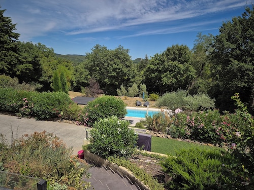 VILLA INDIVIDUELLE 6 PERSONNES TOURVES TOUT CONFORT
